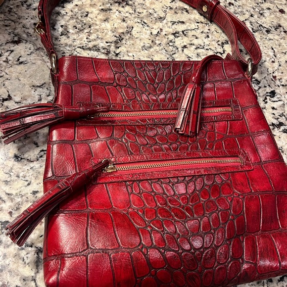 🇮🇹 Handbags - Chic Red Crocodile-Patterned Crossbody Bag